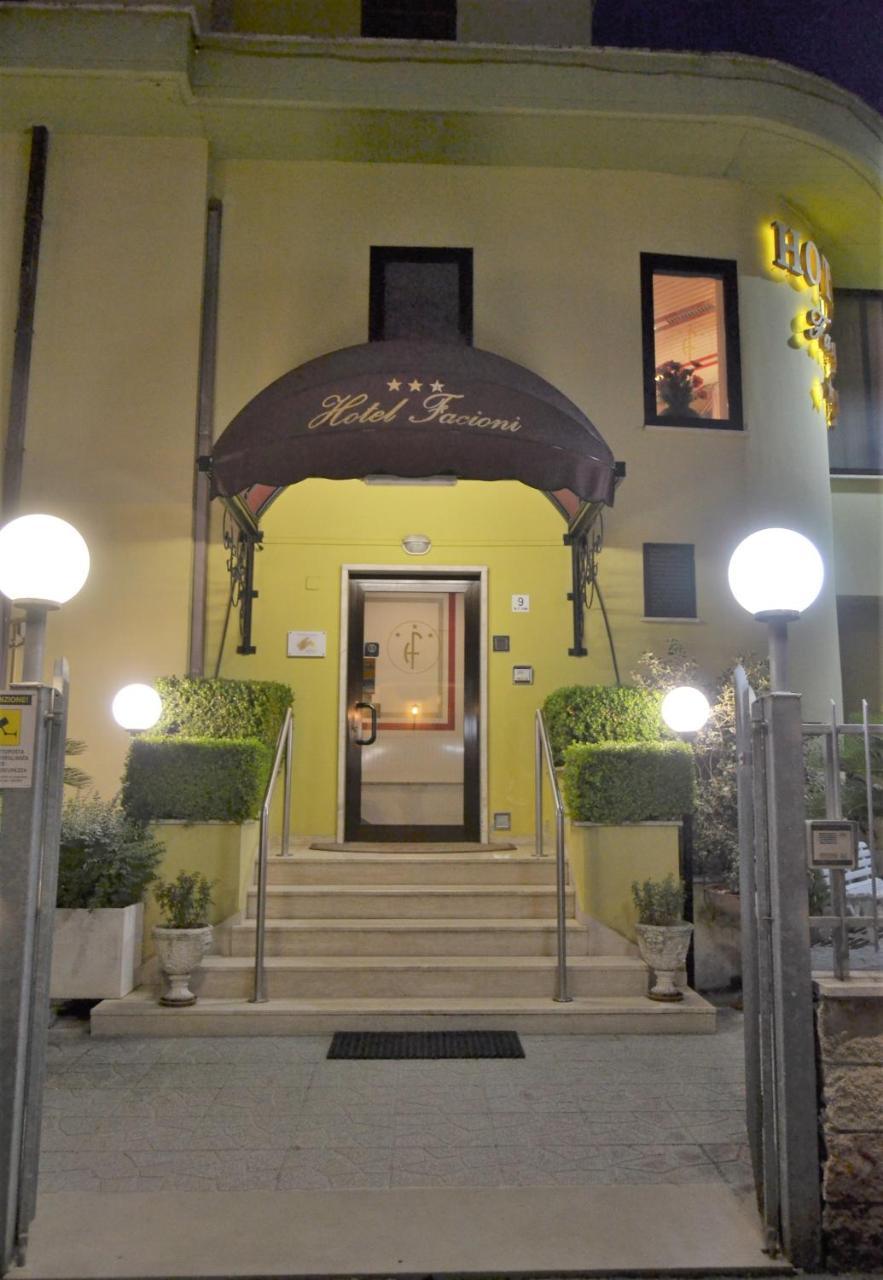 Hotel Facioni Pomezia Exteriör bild