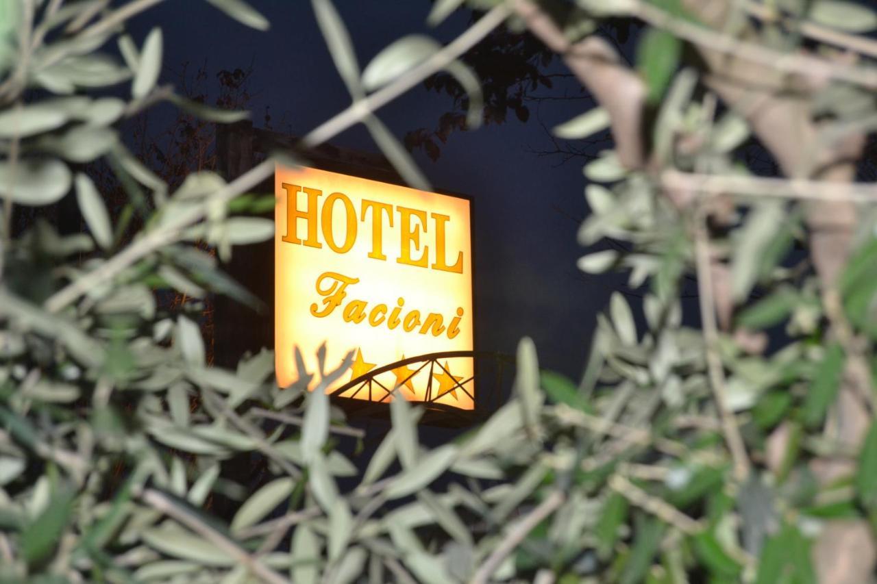Hotel Facioni Pomezia Exteriör bild