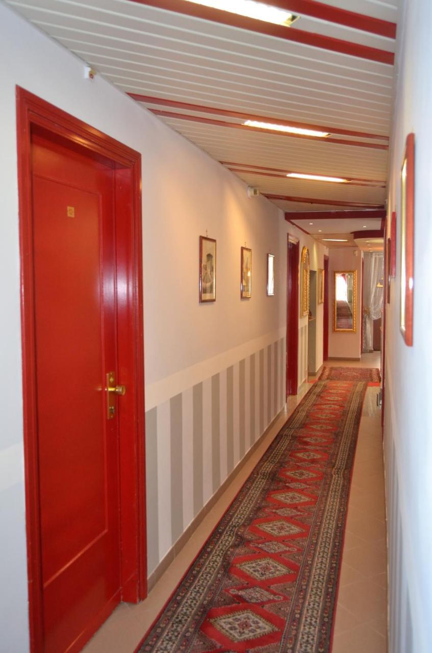Hotel Facioni Pomezia Exteriör bild