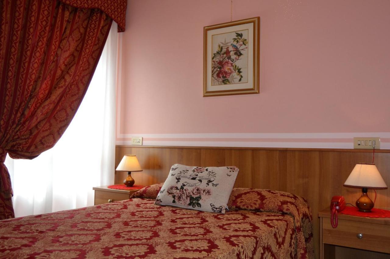 Hotel Facioni Pomezia Exteriör bild