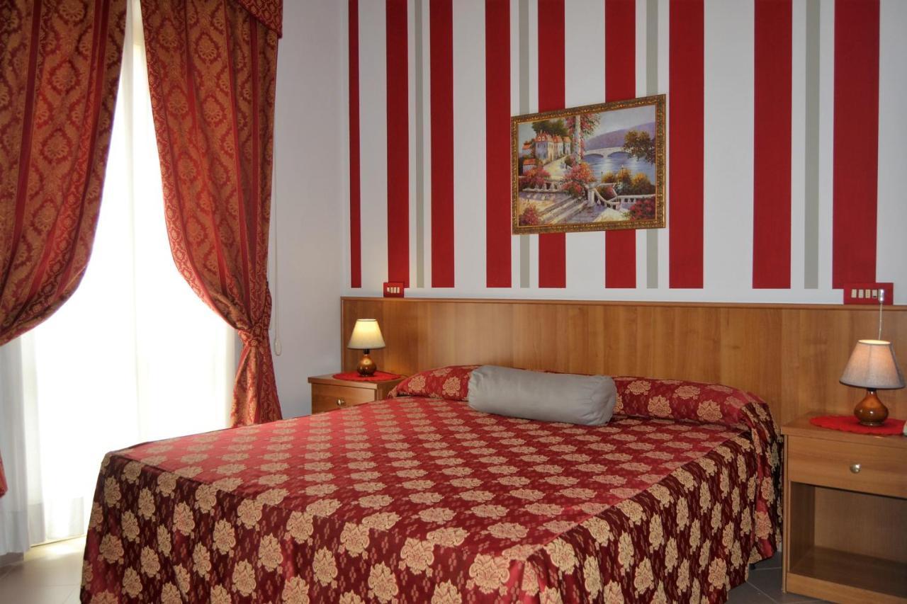 Hotel Facioni Pomezia Exteriör bild