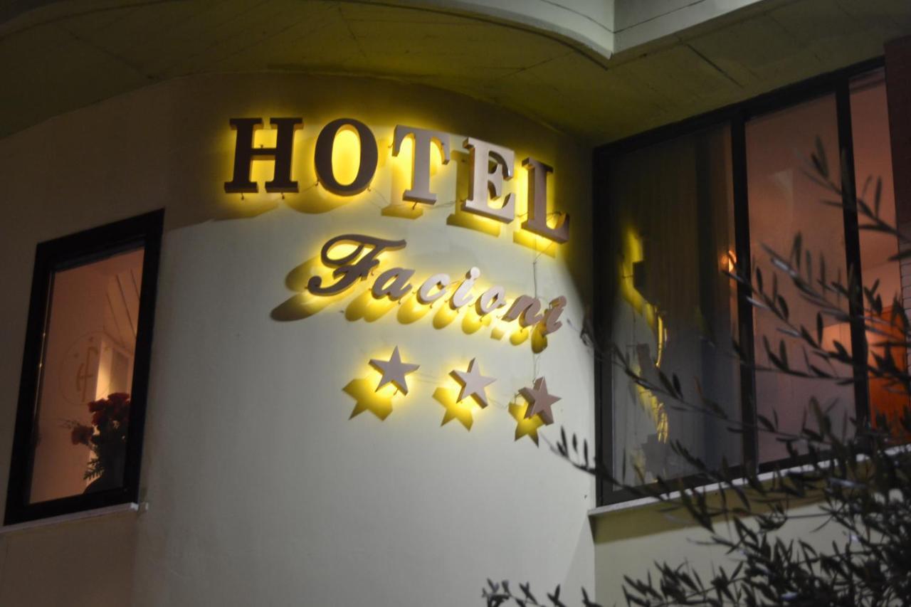 Hotel Facioni Pomezia Exteriör bild