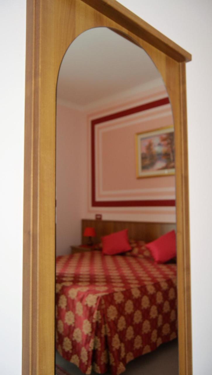 Hotel Facioni Pomezia Exteriör bild