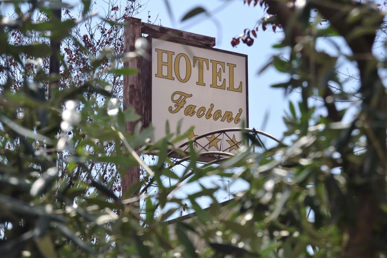 Hotel Facioni Pomezia Exteriör bild