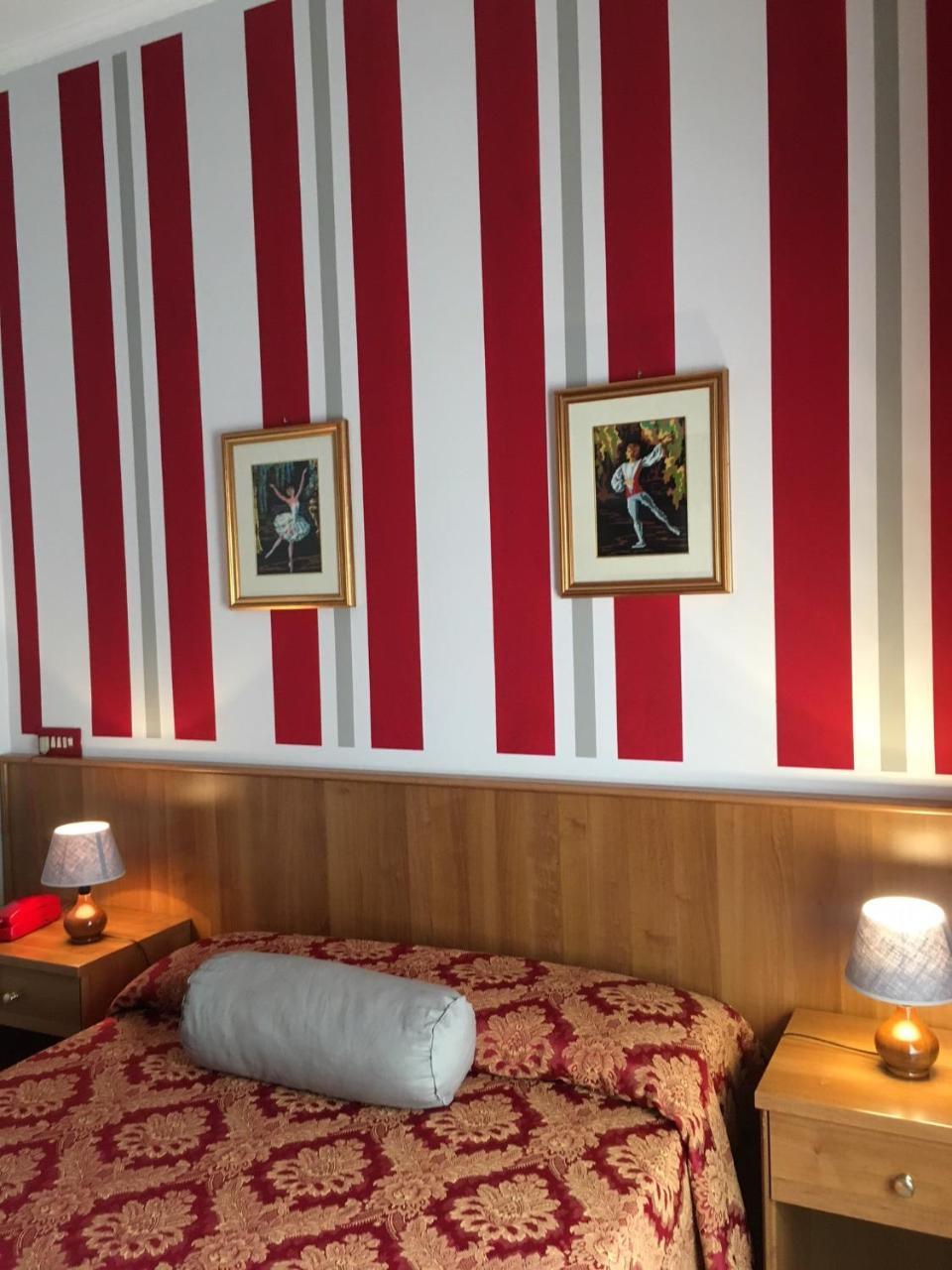 Hotel Facioni Pomezia Exteriör bild