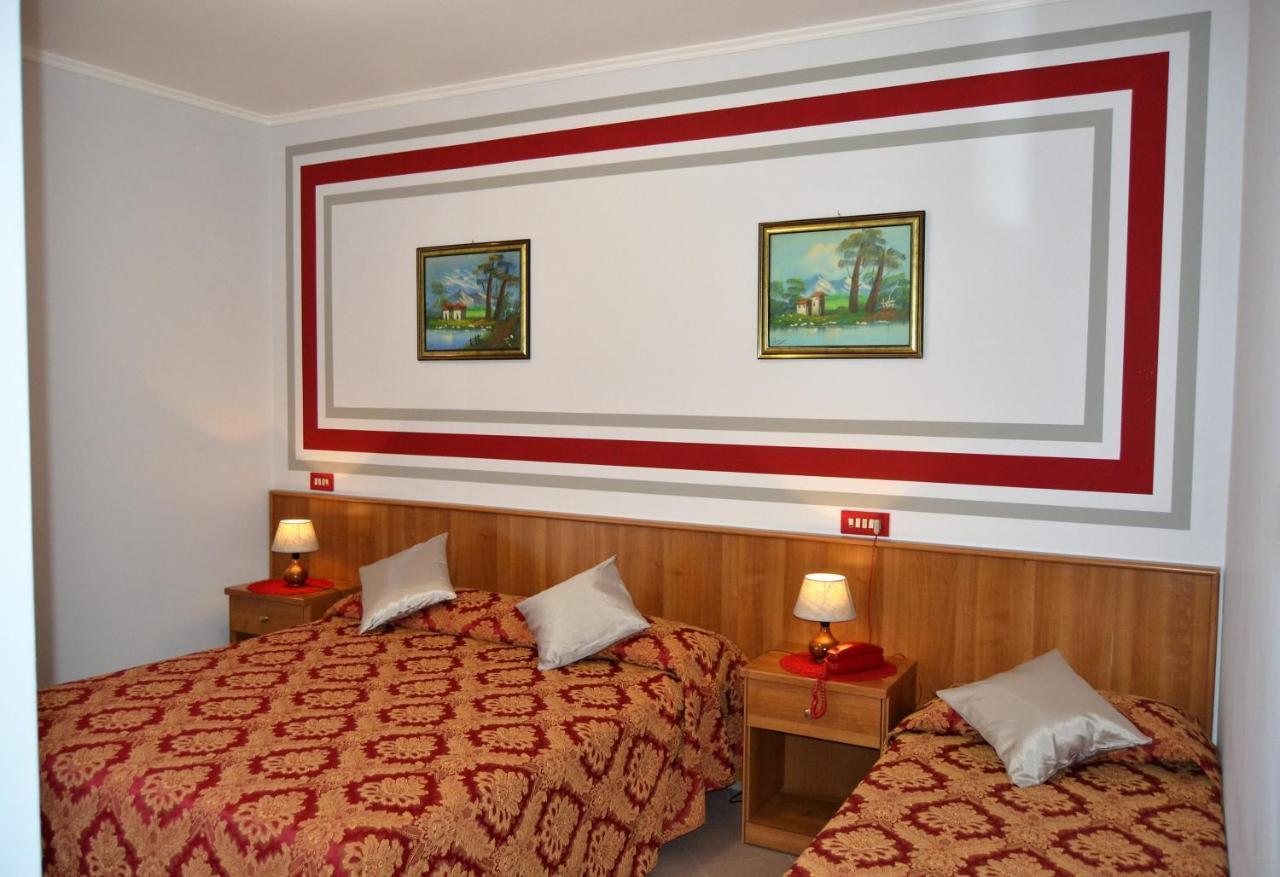 Hotel Facioni Pomezia Exteriör bild